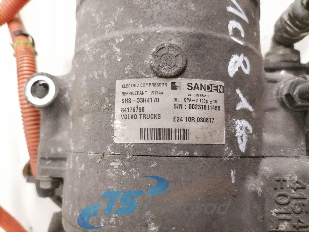 Volvo A/C compressor 84176798 - Heating/ Ventilation for Truck: picture 3 Volvo A/C compressor 84176798 - Heating/ Ventilation for Truck: picture 3
