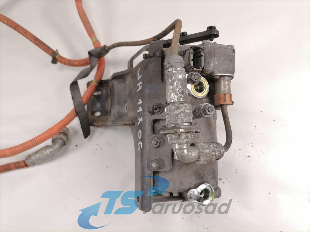 Volvo A/C compressor 84176798 - Heating/ Ventilation for Truck: picture 5 Volvo A/C compressor 84176798 - Heating/ Ventilation for Truck: picture 5