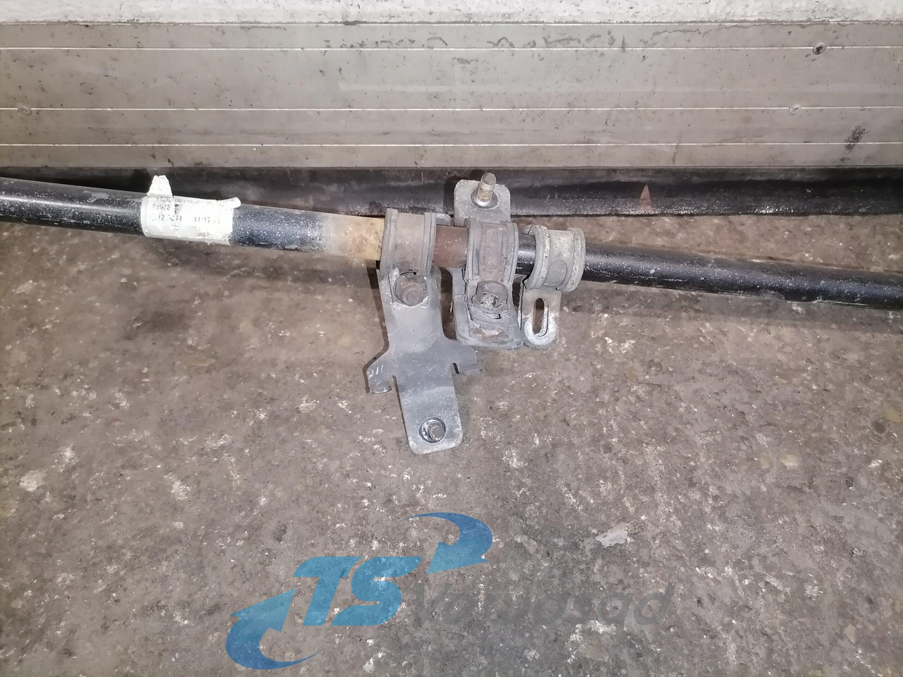 Volvo A/C pipe 82331894 - Heating/ Ventilation for Truck: picture 3 Volvo A/C pipe 82331894 - Heating/ Ventilation for Truck: picture 3