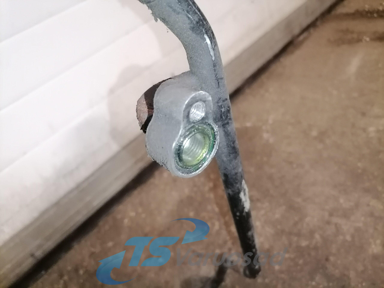 Volvo A/C pipe 82331894 - Heating/ Ventilation for Truck: picture 5 Volvo A/C pipe 82331894 - Heating/ Ventilation for Truck: picture 5