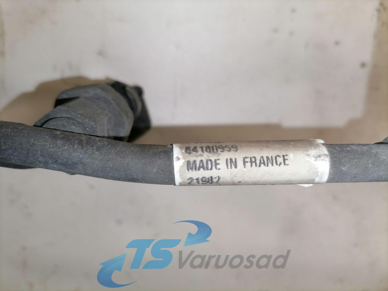 Volvo A/C pipe 84180959 - Heating/ Ventilation for Truck: picture 2 Volvo A/C pipe 84180959 - Heating/ Ventilation for Truck: picture 2