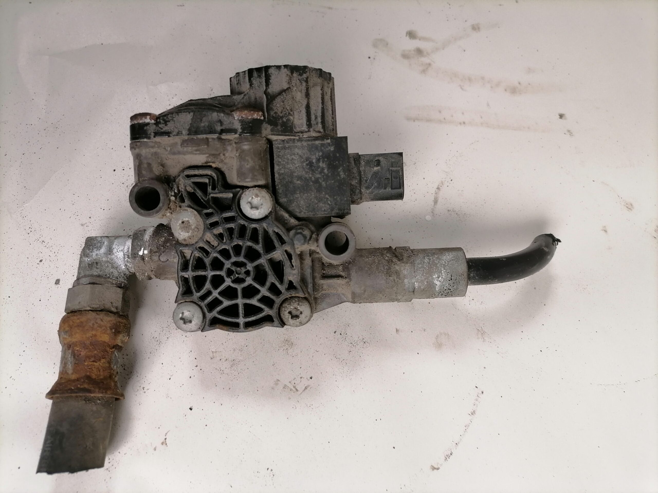 Volvo ABS brake valve 21327360 - Brake valve for Truck: picture 1 Volvo ABS brake valve 21327360 - Brake valve for Truck: picture 1