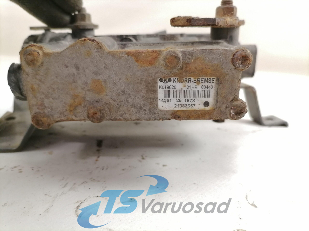 Volvo Air suspension control valve, ECAS 21083657 - Brake valve for Truck: picture 2 Volvo Air suspension control valve, ECAS 21083657 - Brake valve for Truck: picture 2