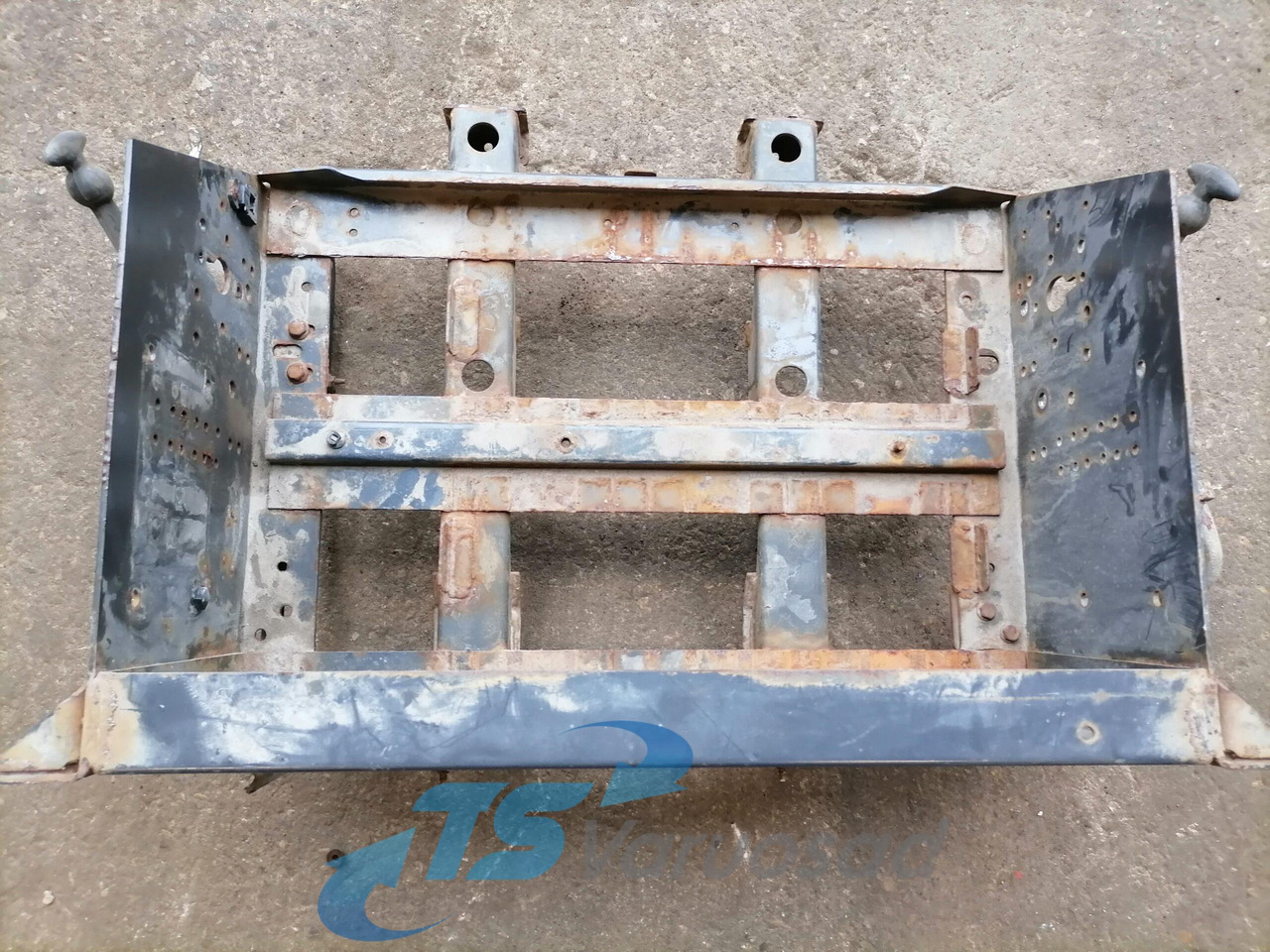 Volvo Battery box 82242391 - Battery for Truck: picture 2 Volvo Battery box 82242391 - Battery for Truck: picture 2