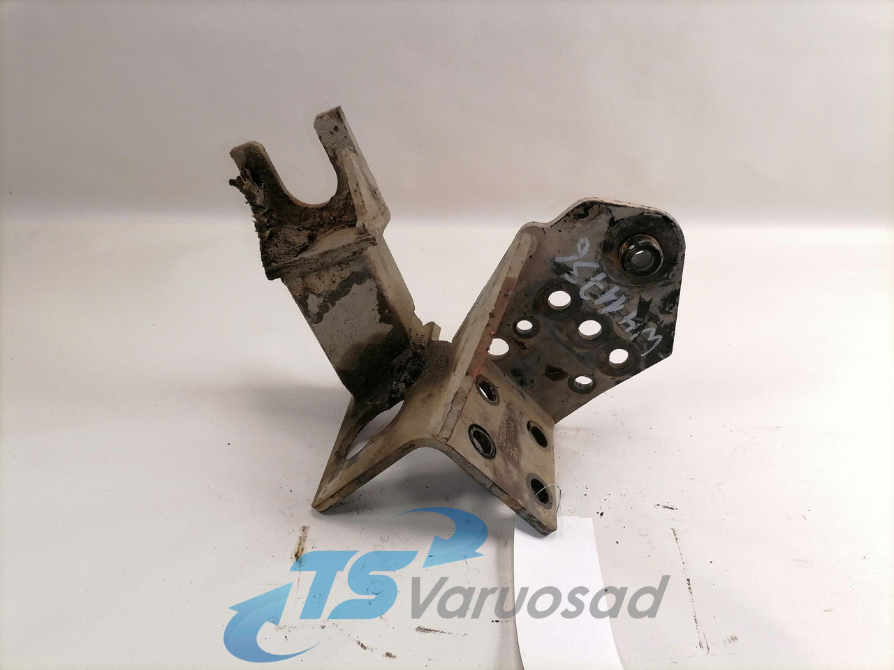 Volvo Bumper bracket 20499244 - Bumper for Truck: picture 1 Volvo Bumper bracket 20499244 - Bumper for Truck: picture 1