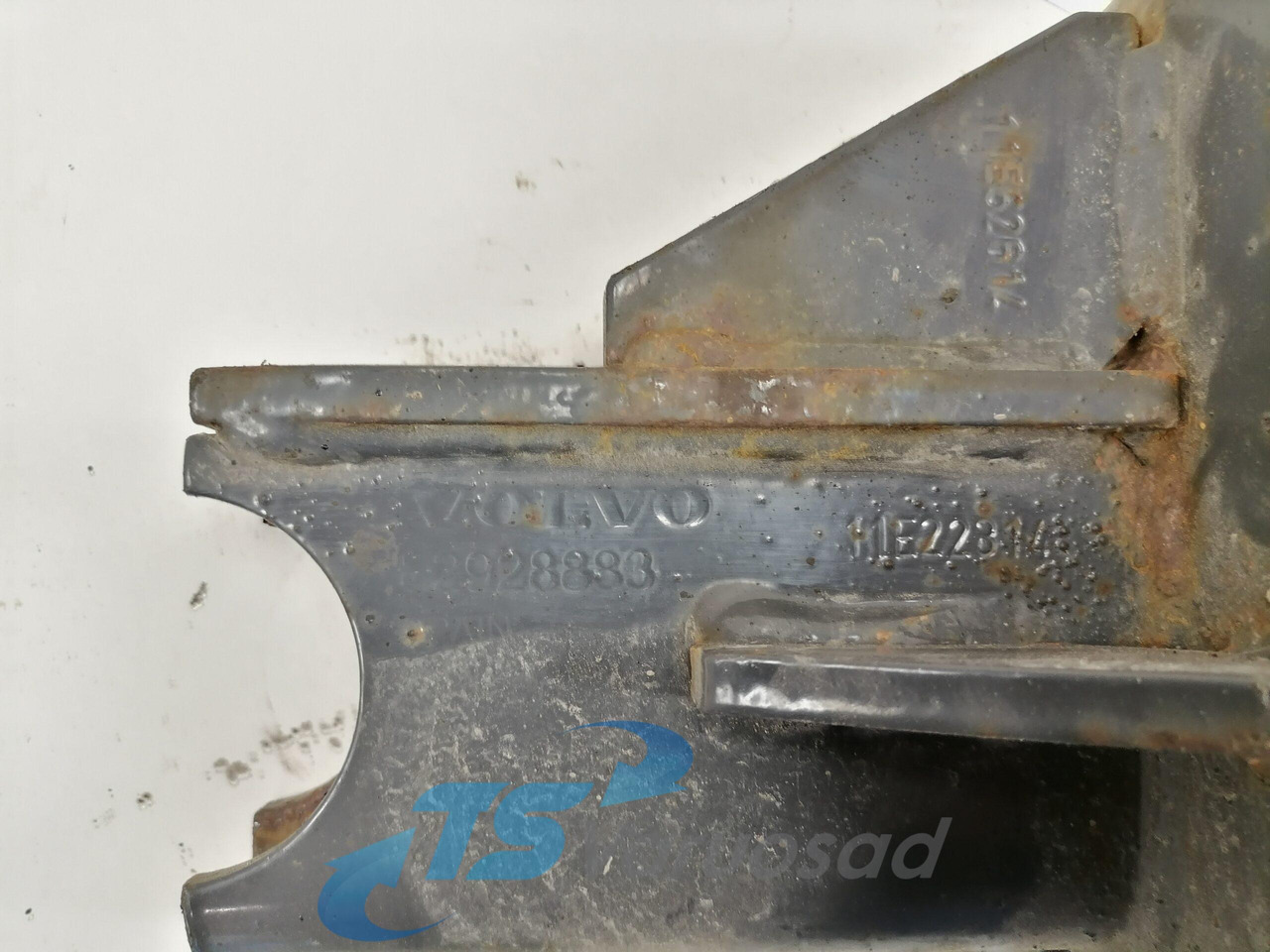 Volvo Bumper bracket 82928883 - Bumper for Truck: picture 3 Volvo Bumper bracket 82928883 - Bumper for Truck: picture 3
