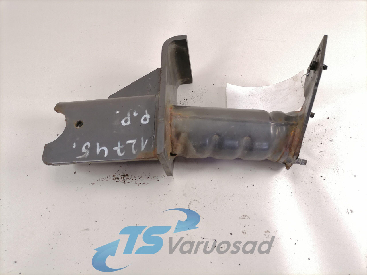 Volvo Bumper bracket 82943981 - Bumper for Truck: picture 4 Volvo Bumper bracket 82943981 - Bumper for Truck: picture 4