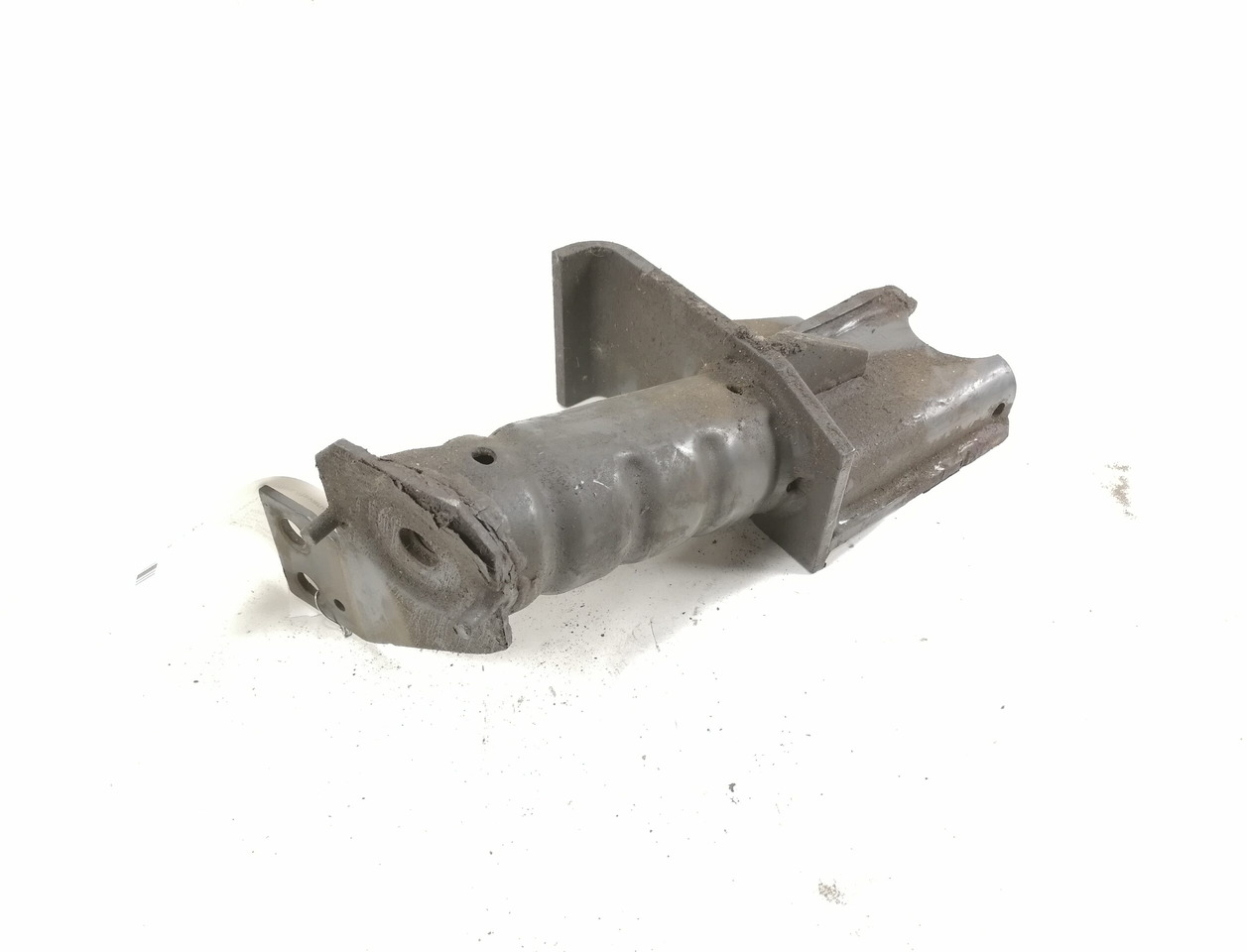 Volvo Bumper bracket 82943981 - Bumper for Truck: picture 1 Volvo Bumper bracket 82943981 - Bumper for Truck: picture 1