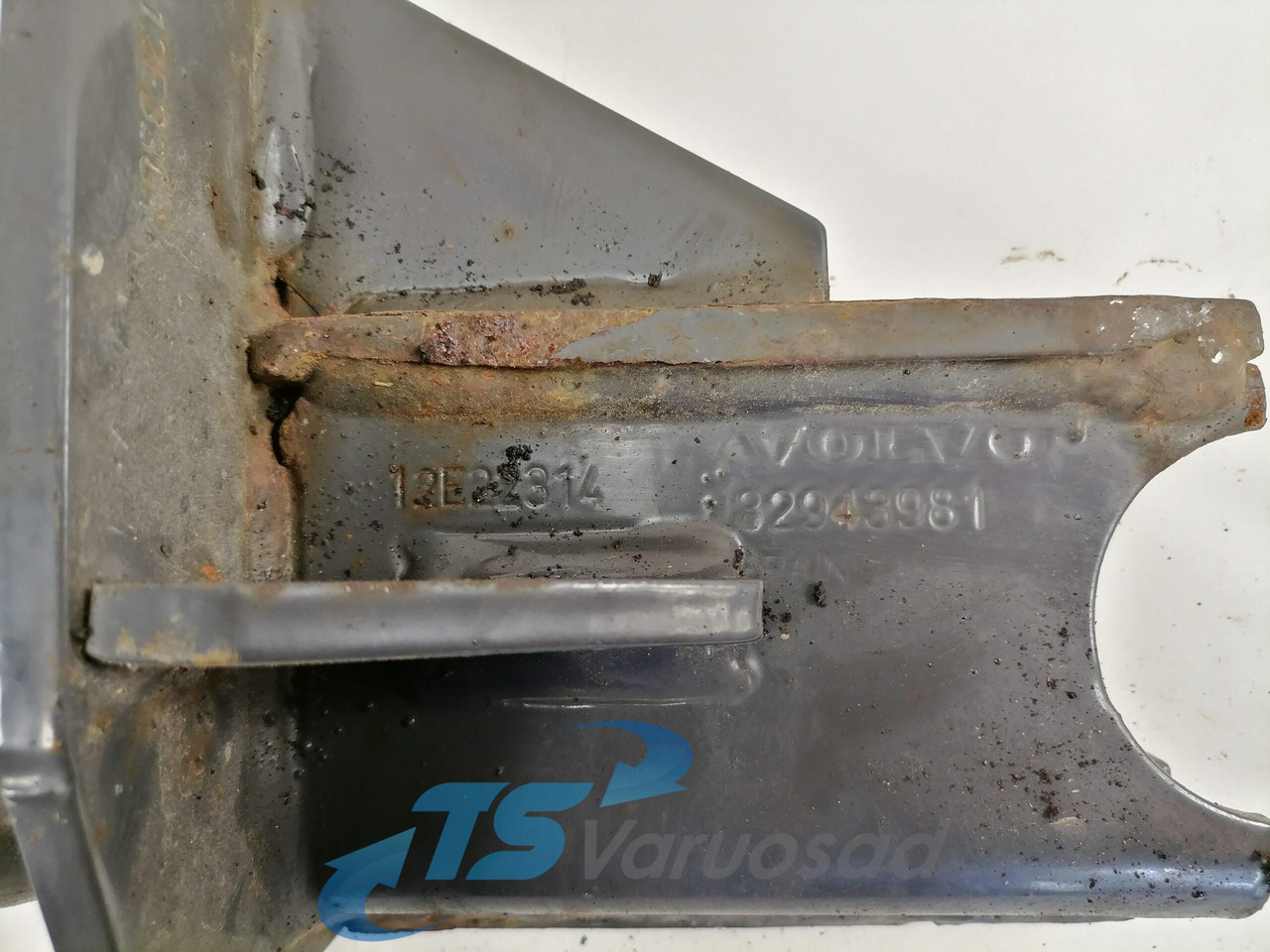 Volvo Bumper bracket 82943981 - Bumper for Truck: picture 2 Volvo Bumper bracket 82943981 - Bumper for Truck: picture 2