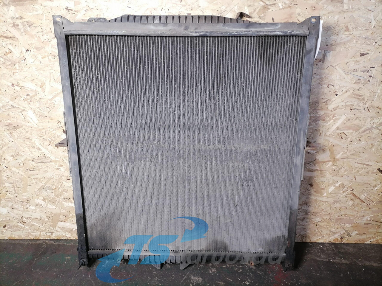 Volvo Cooling radiator 20758820 - Radiator for Truck: picture 2 Volvo Cooling radiator 20758820 - Radiator for Truck: picture 2