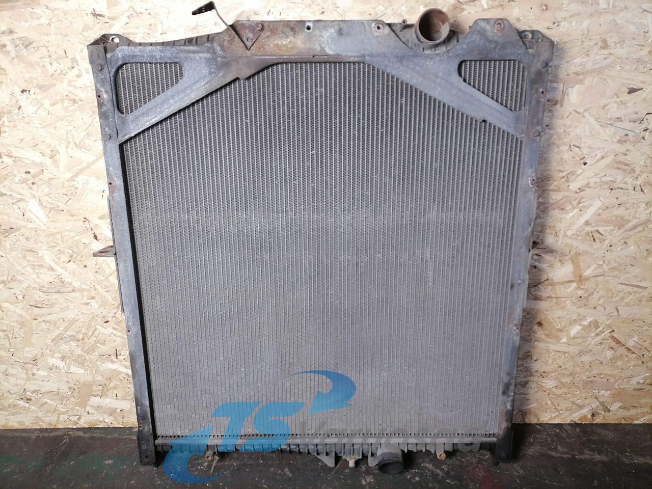Volvo Cooling radiator 20758820 - Radiator for Truck: picture 1 Volvo Cooling radiator 20758820 - Radiator for Truck: picture 1