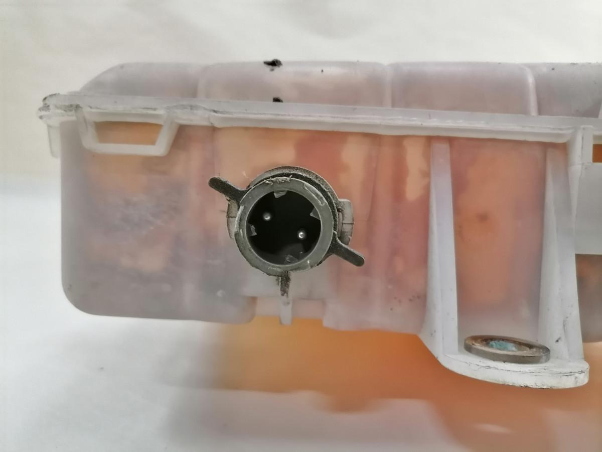 Volvo Expansion tank 996021 - Universal part for Truck: picture 5 Volvo Expansion tank 996021 - Universal part for Truck: picture 5