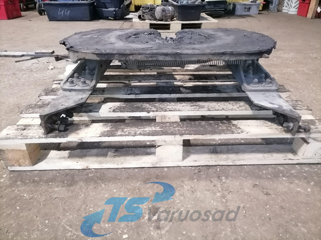 Volvo Fifht wheel 21587549 - Fifth wheel coupling for Truck: picture 4 Volvo Fifht wheel 21587549 - Fifth wheel coupling for Truck: picture 4