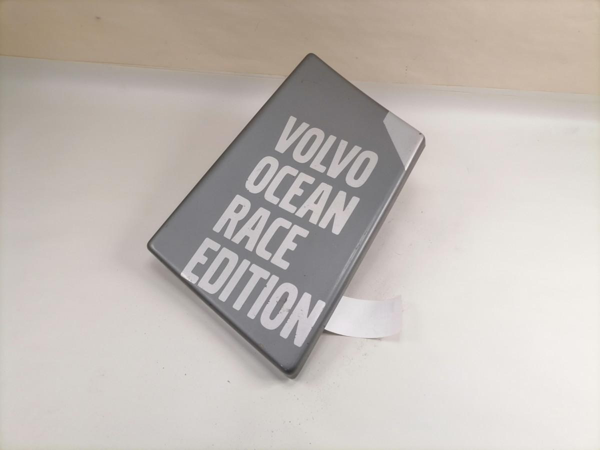 Volvo Kabiini tuulesuunaja luuk 21551509 - Aerodynamics/ Spoiler for Truck: picture 2 Volvo Kabiini tuulesuunaja luuk 21551509 - Aerodynamics/ Spoiler for Truck: picture 2