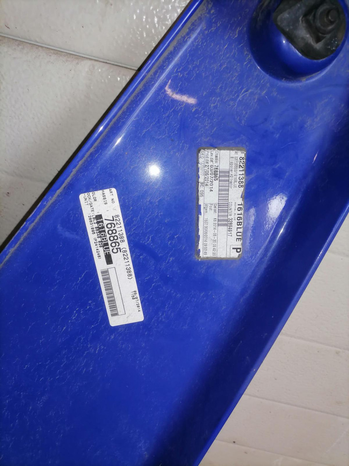 Volvo Kabiini tuulesuunaja, ülemine parem 82211388 - Aerodynamics/ Spoiler for Truck: picture 5 Volvo Kabiini tuulesuunaja, ülemine parem 82211388 - Aerodynamics/ Spoiler for Truck: picture 5