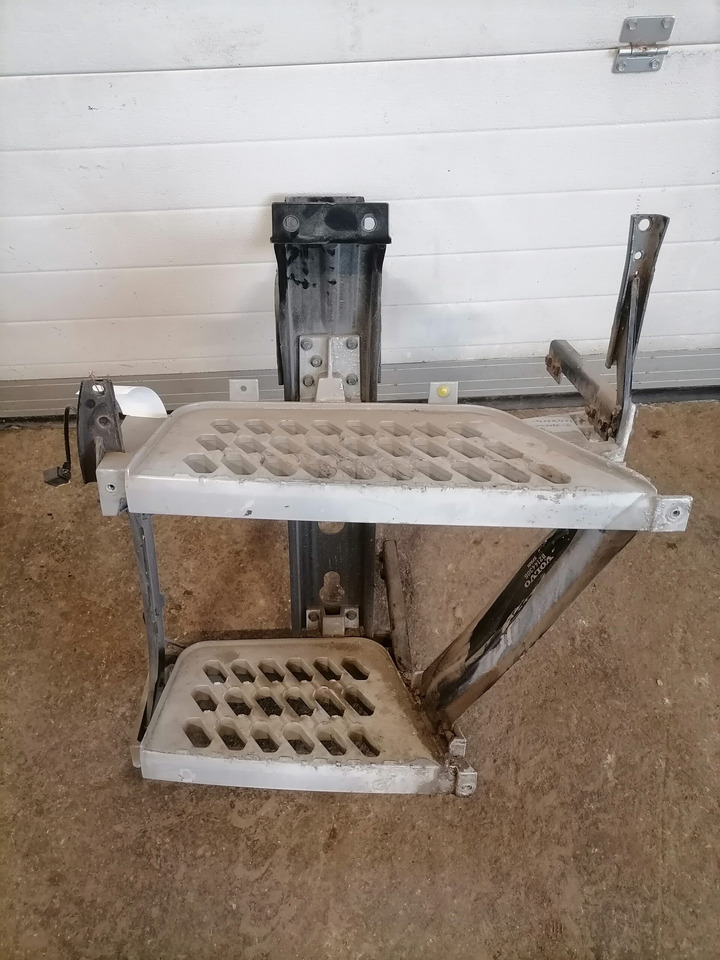 Volvo Komplektne astmelaud 82144986 - Footstep for Truck: picture 2 Volvo Komplektne astmelaud 82144986 - Footstep for Truck: picture 2