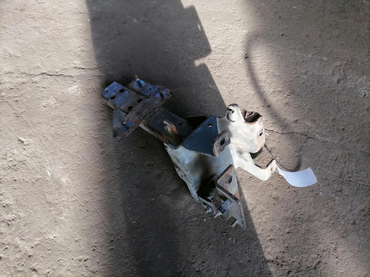 Volvo Mudguard bracket 21994443 - Universal part for Truck: picture 3 Volvo Mudguard bracket 21994443 - Universal part for Truck: picture 3