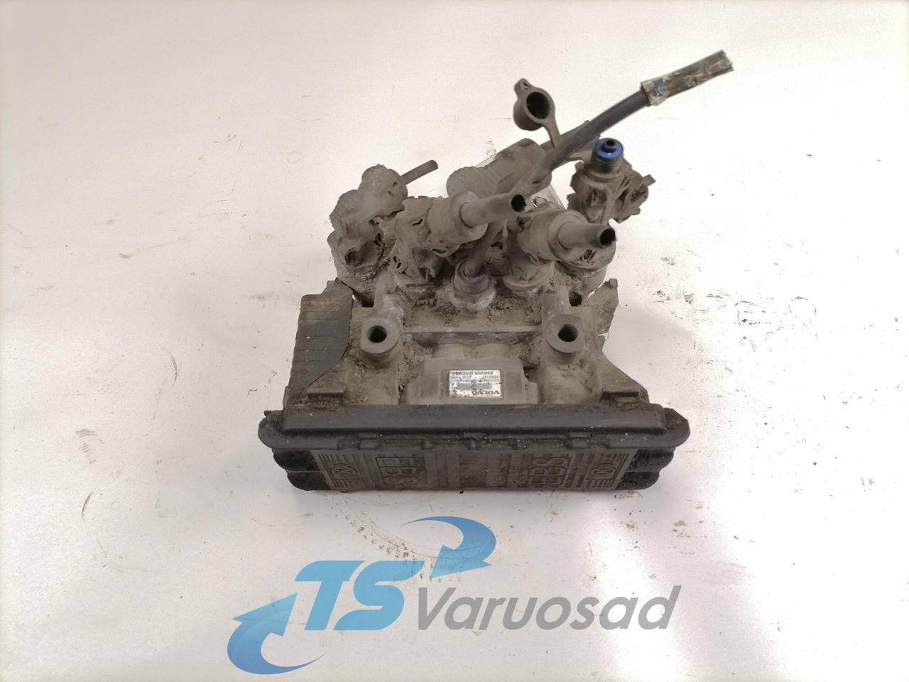 Volvo Rear axel brake pressure control valve 22225552 - Brake valve for Truck: picture 1 Volvo Rear axel brake pressure control valve 22225552 - Brake valve for Truck: picture 1