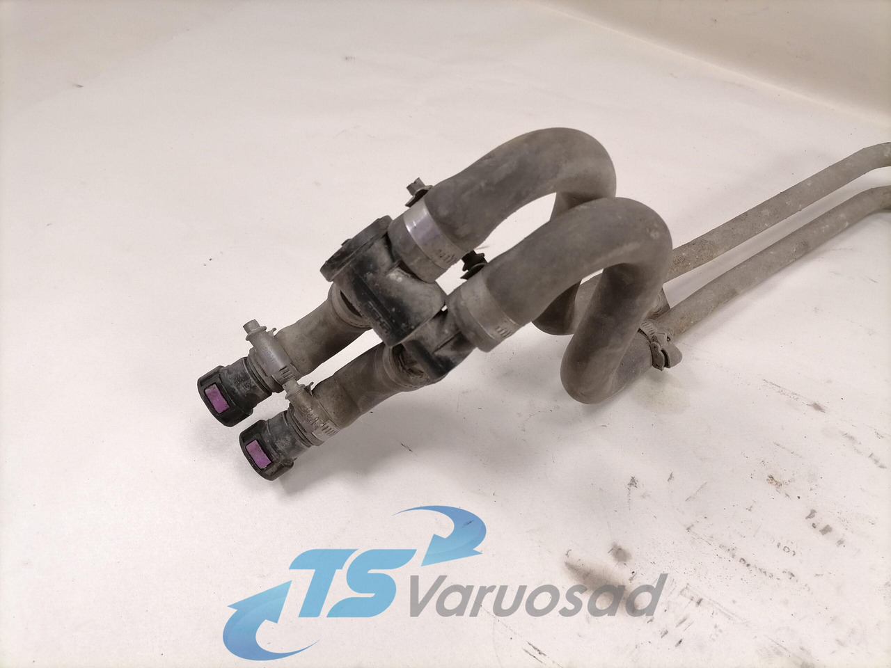 Volvo Salongisoojendus torud 21913681 - Heating/ Ventilation for Truck: picture 3 Volvo Salongisoojendus torud 21913681 - Heating/ Ventilation for Truck: picture 3