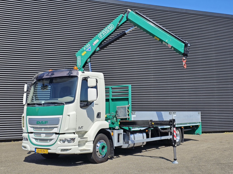 DAF LF 260 EURO 6 / FASSI CRANE / KRAN + REMOTE - Crane truck: picture 3 DAF LF 260 EURO 6 / FASSI CRANE / KRAN + REMOTE - Crane truck: picture 3