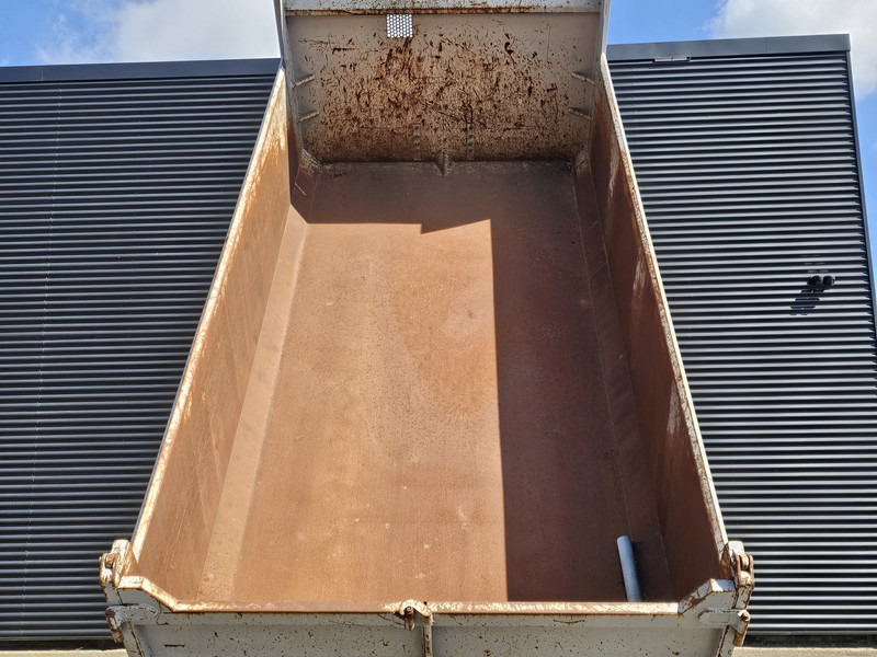 MAN TGA 26.440 / TIPPER - TRACTOR COMBI /6x4 / SPRING / BIG AXLE - Tipper: picture 3 MAN TGA 26.440 / TIPPER - TRACTOR COMBI /6x4 / SPRING / BIG AXLE - Tipper: picture 3