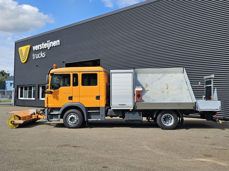 MAN TGM 15.240 BL / TIPPER / DOKA / VEEG / SWEEPER - Road sweeper: picture 2 MAN TGM 15.240 BL / TIPPER / DOKA / VEEG / SWEEPER - Road sweeper: picture 2