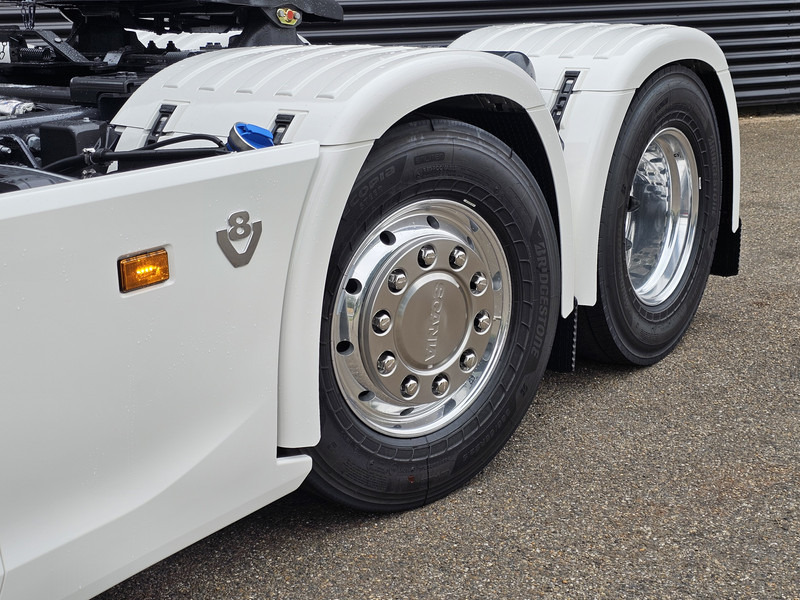 Scania S660 V8 6x2/4 / 2 x PTO / PARKING COOLER / FULL AIR - Tractor unit: picture 5 Scania S660 V8 6x2/4 / 2 x PTO / PARKING COOLER / FULL AIR - Tractor unit: picture 5