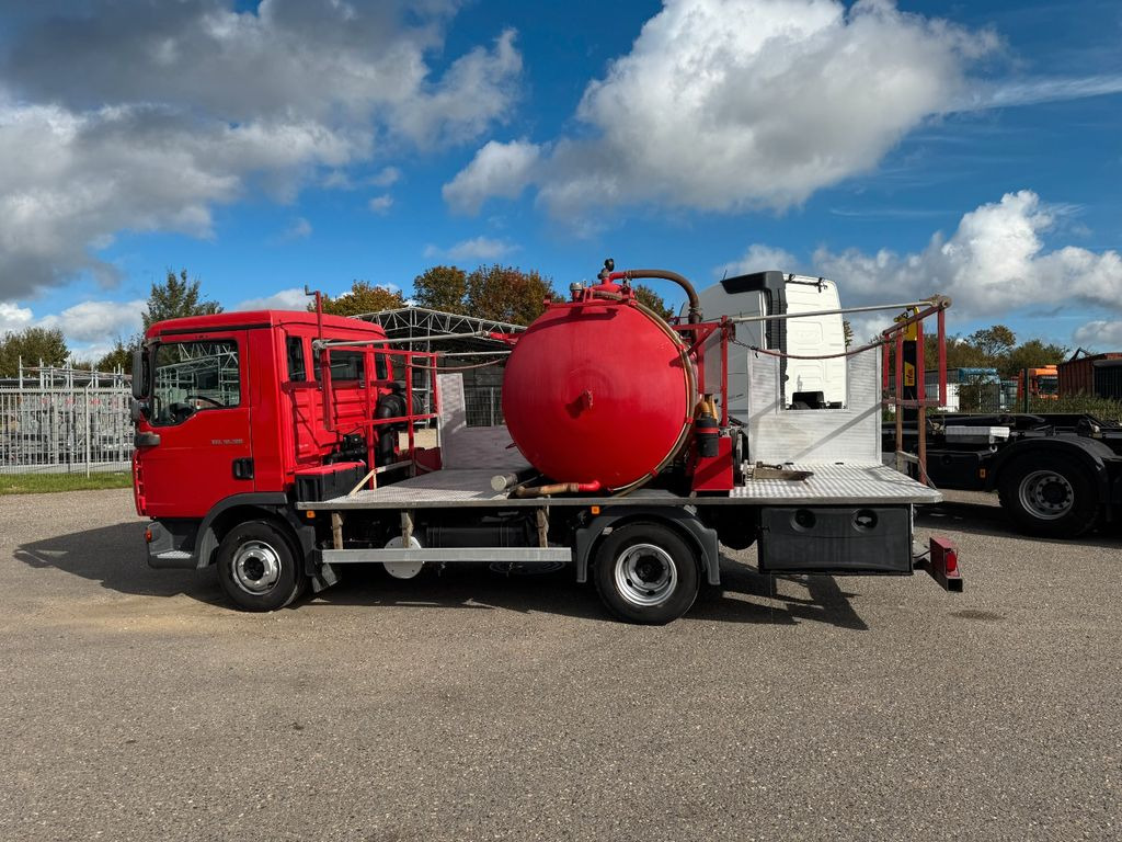 MAN 10.180 4X2 Toilettenwagen Fäkalien 2 X LBW - Vacuum truck: picture 1 MAN 10.180 4X2 Toilettenwagen Fäkalien 2 X LBW - Vacuum truck: picture 1