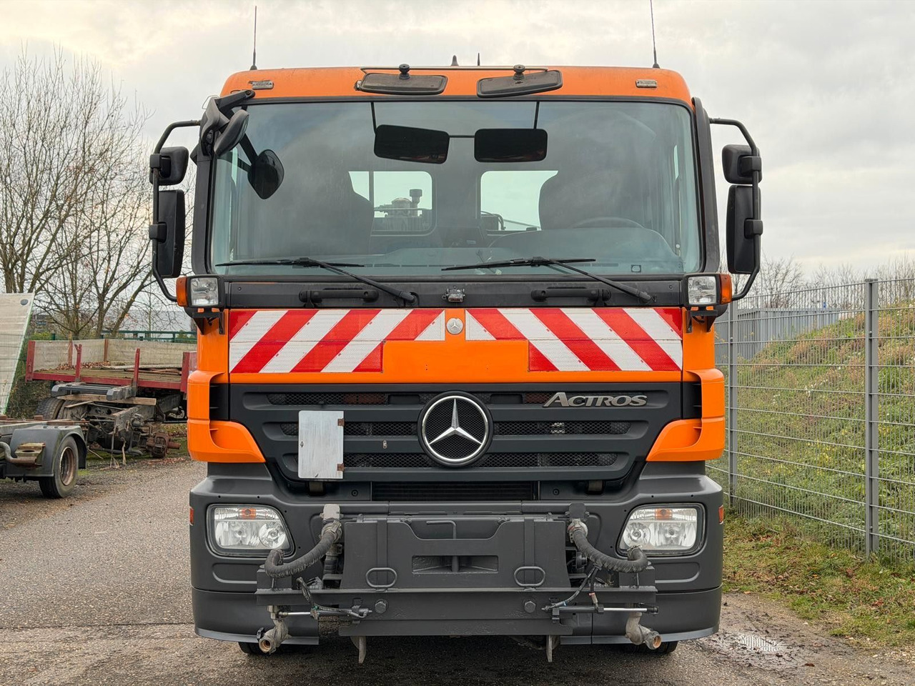 Mercedes-Benz 2632 6x2 ARK | Lift & Lenk | hydr. Containerver. - Hook lift truck: picture 3 Mercedes-Benz 2632 6x2 ARK | Lift & Lenk | hydr. Containerver. - Hook lift truck: picture 3