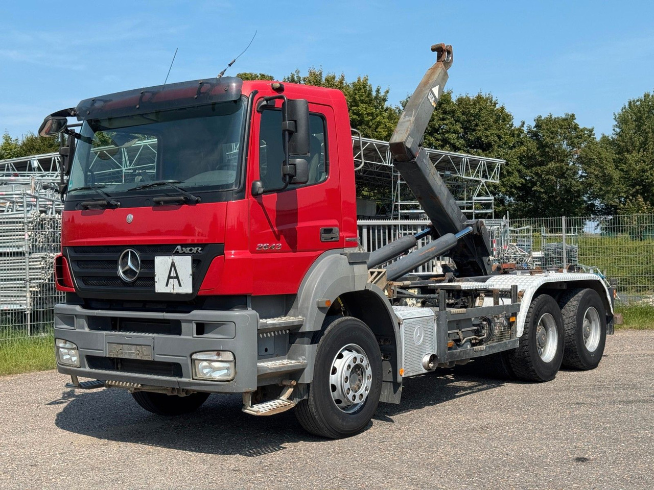 Mercedes-Benz 2643 6x4 VDL hydr. Federstütze | Klima | 6,5m - Hook lift truck: picture 1 Mercedes-Benz 2643 6x4 VDL hydr. Federstütze | Klima | 6,5m - Hook lift truck: picture 1