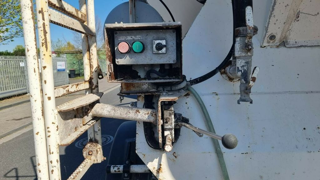 Müller-Mitteltal 2 Achs Betonmischauflieger Liebherr Müller-Mitteltal 2 Achs Betonmischauflieger Liebherr - Concrete mixer semi-trailer: picture 5 Müller-Mitteltal 2 Achs Betonmischauflieger Liebherr Müller-Mitteltal 2 Achs Betonmischauflieger Liebherr - Concrete mixer semi-trailer: picture 5