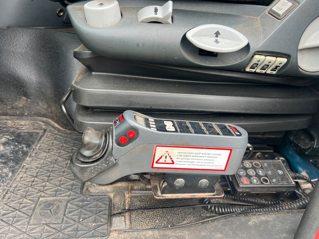 Multilift XR 21 Abrollkipperaufbau 3 Achser Multilift XR 21 Abrollkipperaufbau 3 Achser - Hook lift truck: picture 4 Multilift XR 21 Abrollkipperaufbau 3 Achser Multilift XR 21 Abrollkipperaufbau 3 Achser - Hook lift truck: picture 4