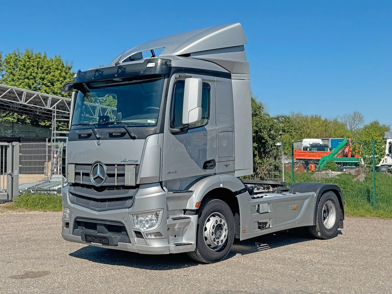 Mercedes-Benz 1845 4X2 Super Sauber mit Schubboden Hydraulik - Tractor unit: picture 1 Mercedes-Benz 1845 4X2 Super Sauber mit Schubboden Hydraulik - Tractor unit: picture 1
