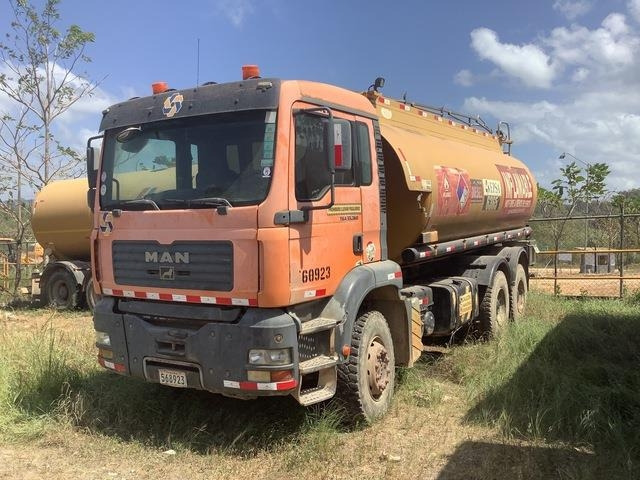 MAN 33.360-V20 - Tank truck: picture 1 MAN 33.360-V20 - Tank truck: picture 1