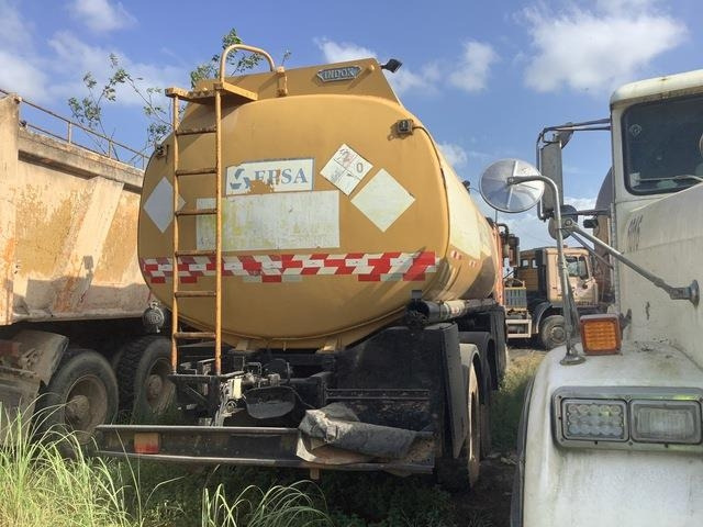 MAN 33.414-V20 - Tank truck: picture 3 MAN 33.414-V20 - Tank truck: picture 3