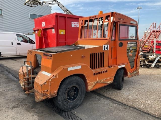 Charlatte TD225 - Tow tractor: picture 3 Charlatte TD225 - Tow tractor: picture 3