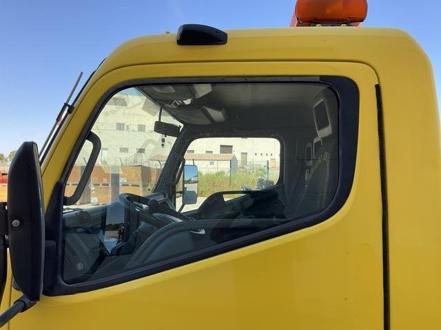 Tow truck Mitsubishi Canter: picture 13