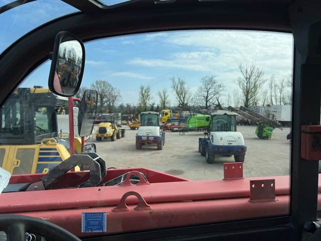 Telescopic handler Manitou MRT2150: picture 13