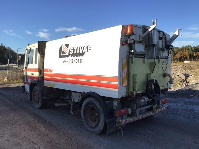 Volvo FL611 - Road sweeper: picture 2 Volvo FL611 - Road sweeper: picture 2