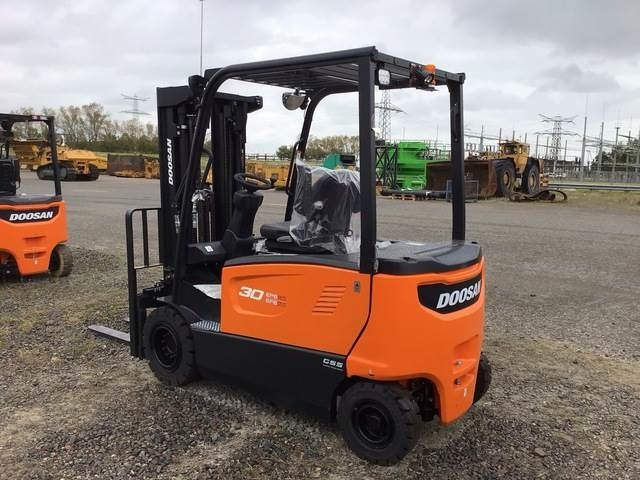Doosan B30X-7 PLUS - Electric forklift: picture 2 Doosan B30X-7 PLUS - Electric forklift: picture 2
