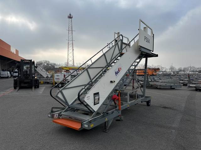 SPS PT-15 - Passenger stairs: picture 1 SPS PT-15 - Passenger stairs: picture 1