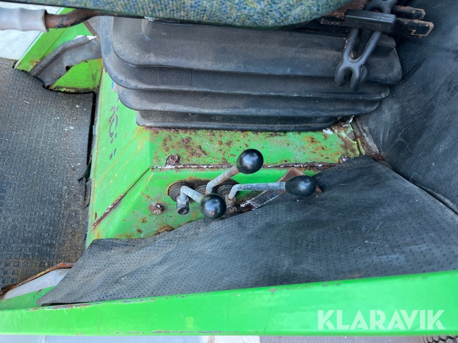 Municipal tractor Redskabsbærer Egholm 2100 med saltspreder: picture 11