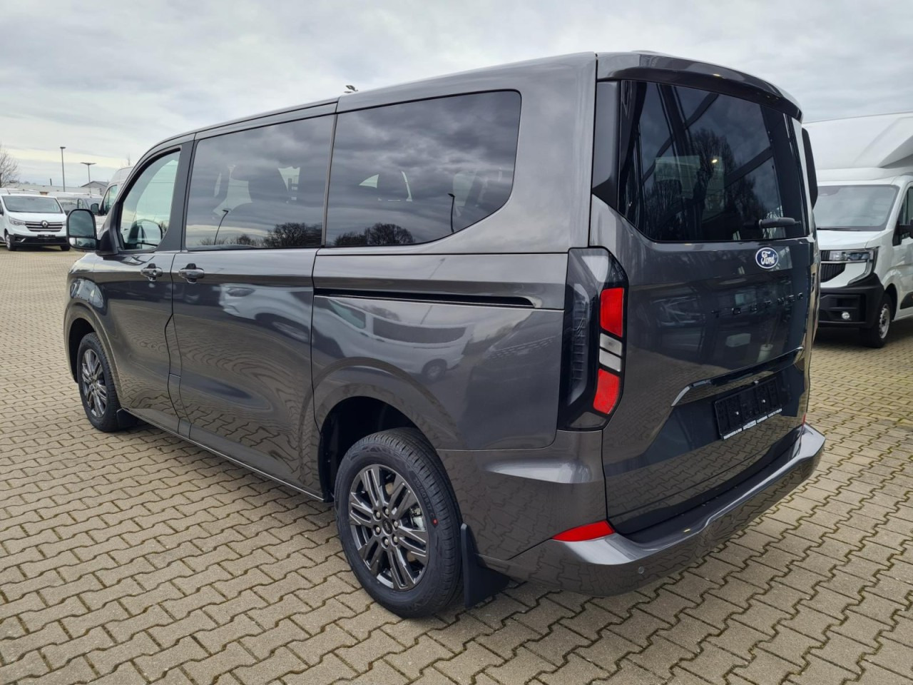 Ford Tourneo Custom 320 L1 AG Titanium X AHK LED NAVI 2X SCHIEBE - Passenger van: picture 5 Ford Tourneo Custom 320 L1 AG Titanium X AHK LED NAVI 2X SCHIEBE - Passenger van: picture 5