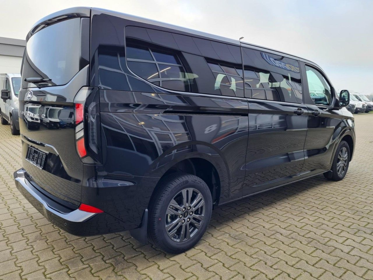 Ford Tourneo Custom 320 L2 Titanium 9 Sitze STANDHZ - Passenger van: picture 4 Ford Tourneo Custom 320 L2 Titanium 9 Sitze STANDHZ - Passenger van: picture 4