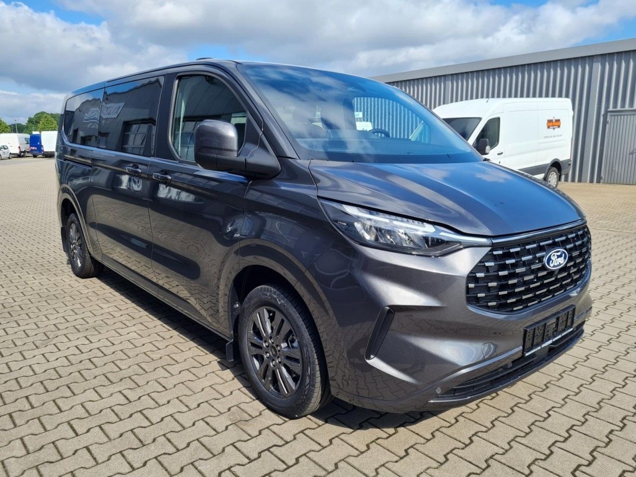 Ford Tourneo Custom 8 Sitze 320 L2 Titanium LED AUTOM - Passenger van: picture 3 Ford Tourneo Custom 8 Sitze 320 L2 Titanium LED AUTOM - Passenger van: picture 3