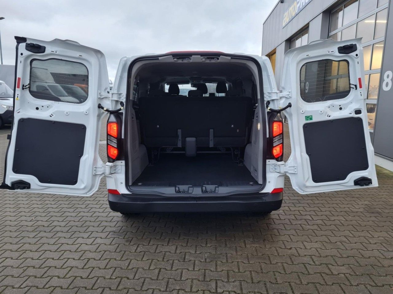 Ford Transit Custom Trend 320 L2 9 Sitzer - Passenger van: picture 5 Ford Transit Custom Trend 320 L2 9 Sitzer - Passenger van: picture 5