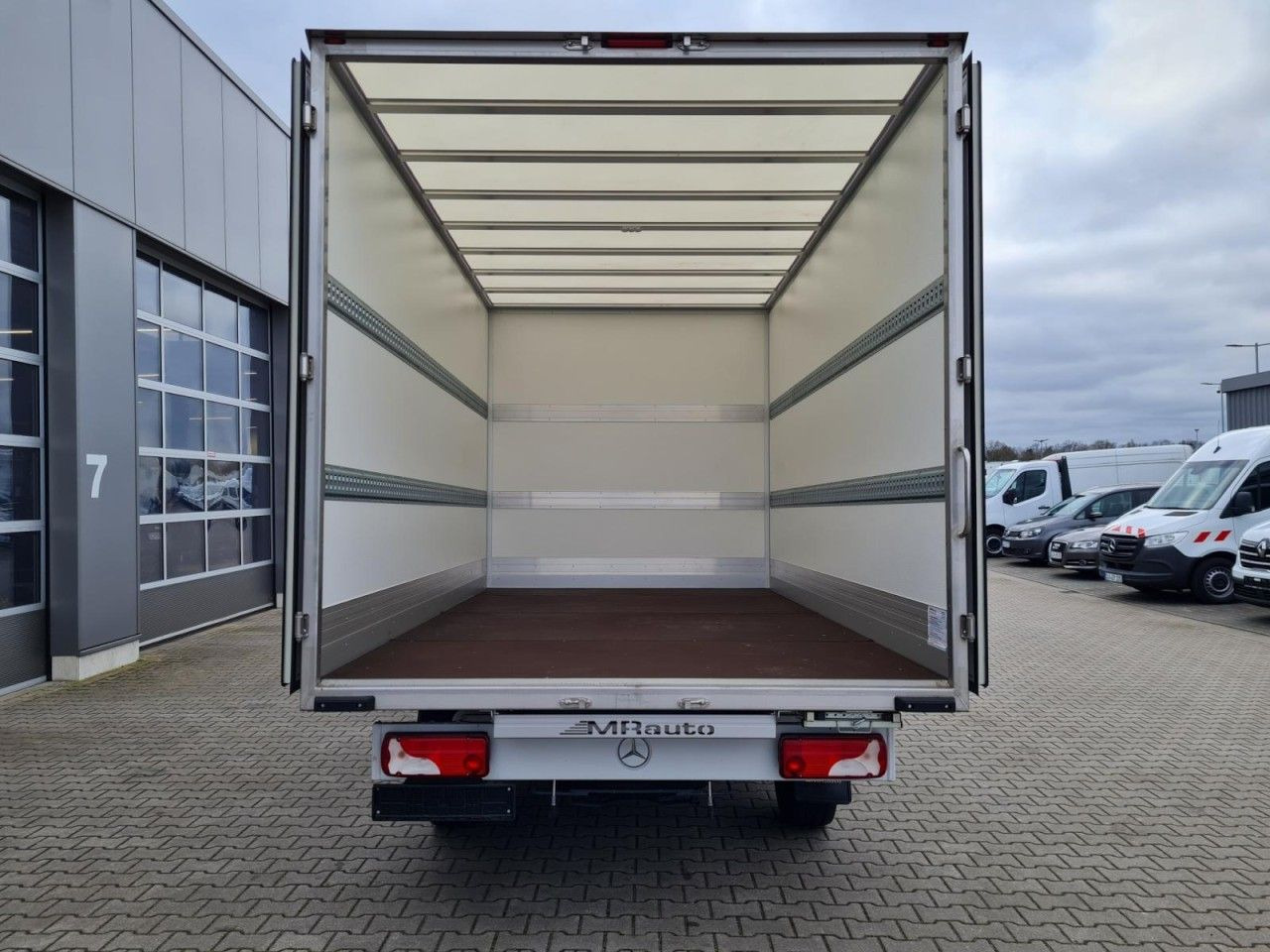 Mercedes-Benz Sprinter 315 CDi Koffer lang MBux, Klima - Box van: picture 5 Mercedes-Benz Sprinter 315 CDi Koffer lang MBux, Klima - Box van: picture 5