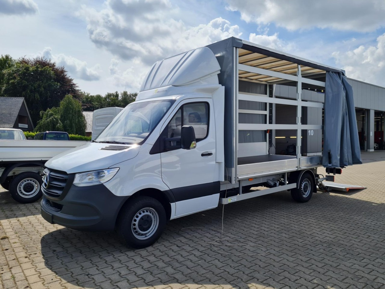 Mercedes-Benz Sprinter 315 RWD Pritsche Schiebe Plane LBW KLIMA TEMPOMAT - Curtain side van: picture 2 Mercedes-Benz Sprinter 315 RWD Pritsche Schiebe Plane LBW KLIMA TEMPOMAT - Curtain side van: picture 2