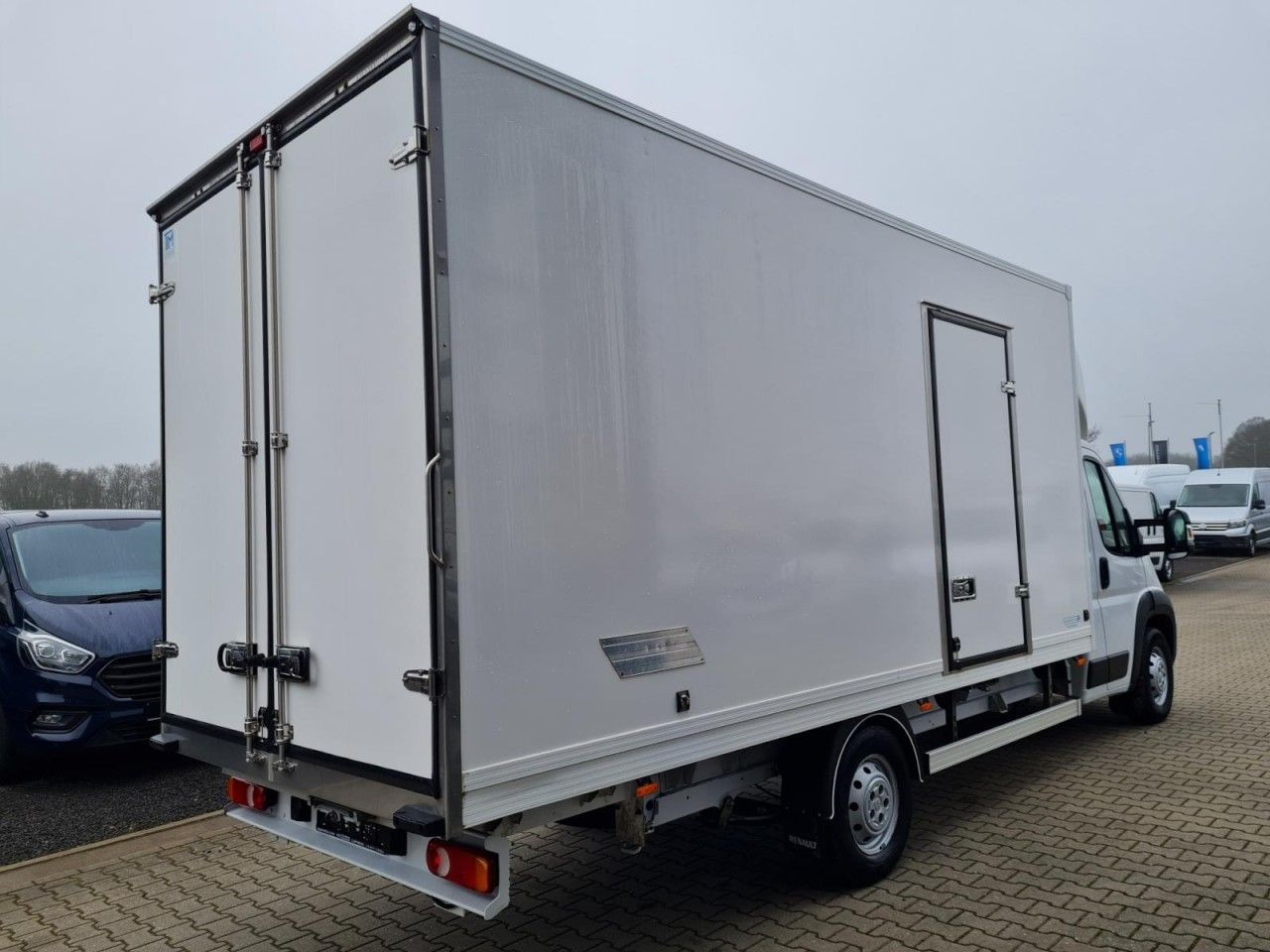 Peugeot Boxer 3.5t Koffer lang L4 ERGO KLIMA KOMFORT TEM - Box van: picture 4 Peugeot Boxer 3.5t Koffer lang L4 ERGO KLIMA KOMFORT TEM - Box van: picture 4