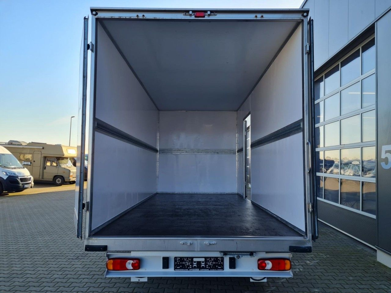 Peugeot Boxer 3.5t Koffer lang L4 ERGO KLIMA KOMFORT TEM - Box van: picture 5 Peugeot Boxer 3.5t Koffer lang L4 ERGO KLIMA KOMFORT TEM - Box van: picture 5